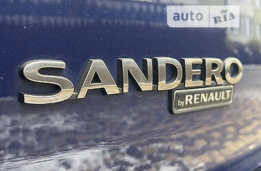 Хетчбек Dacia Sandero 2009 в 