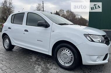 Хэтчбек Dacia Sandero 2014 в Черновцах