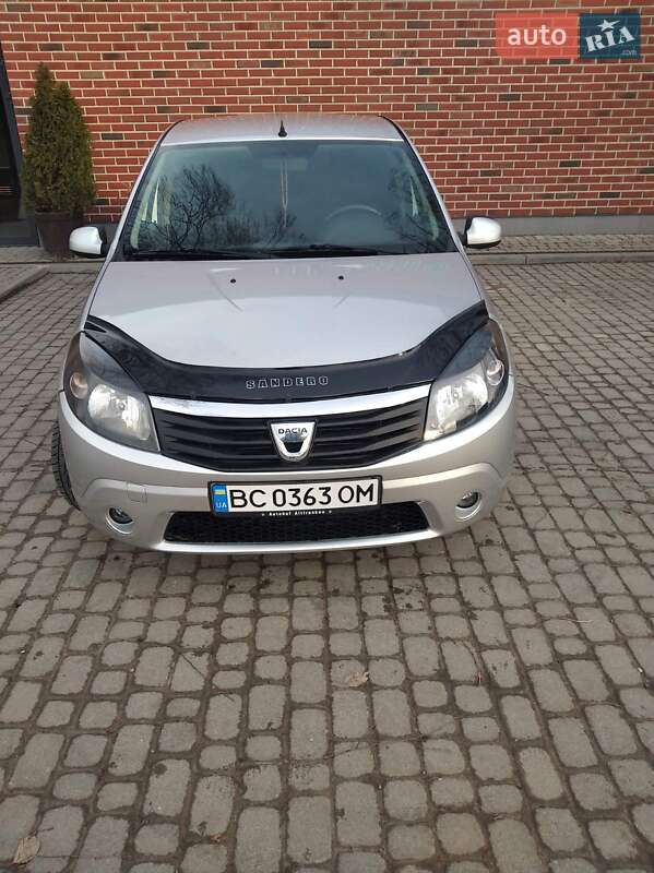 Хэтчбек Dacia Sandero 2010 в Львове