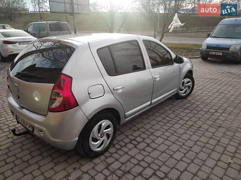 Хэтчбек Dacia Sandero 2010 в Львове