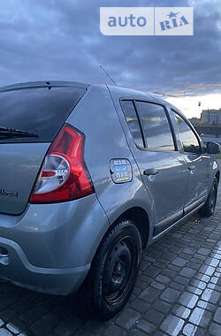 Хетчбек Dacia Sandero 2009 в Львові