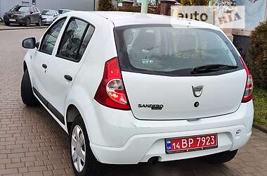 Хэтчбек Dacia Sandero 2010 в Львове