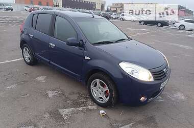 Хэтчбек Dacia Sandero 2009 в Виннице