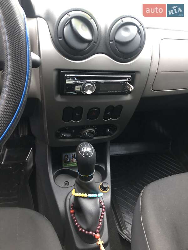 Хетчбек Dacia Sandero 2009 в Білогір'ї