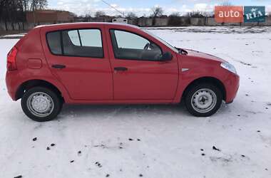 Хэтчбек Dacia Sandero 2009 в 