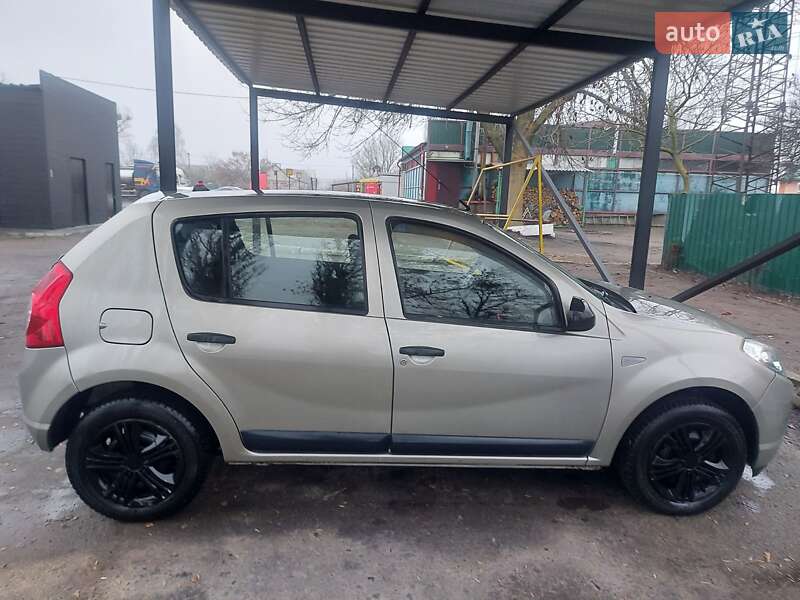 Хэтчбек Dacia Sandero 2009 в Харькове