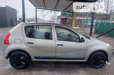 Хэтчбек Dacia Sandero 2009 в Харькове