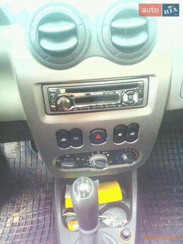 Хэтчбек Dacia Sandero 2009 в Нововолынске