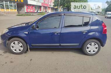 Хэтчбек Dacia Sandero 2009 в 