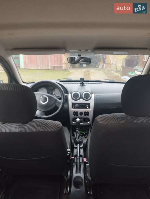 Хетчбек Dacia Sandero 2008 в Чернівцях