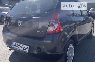 Хэтчбек Dacia Sandero 2009 в 