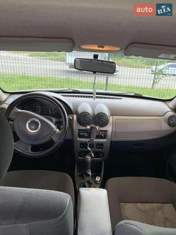 Хетчбек Dacia Sandero 2011 в Полтаві