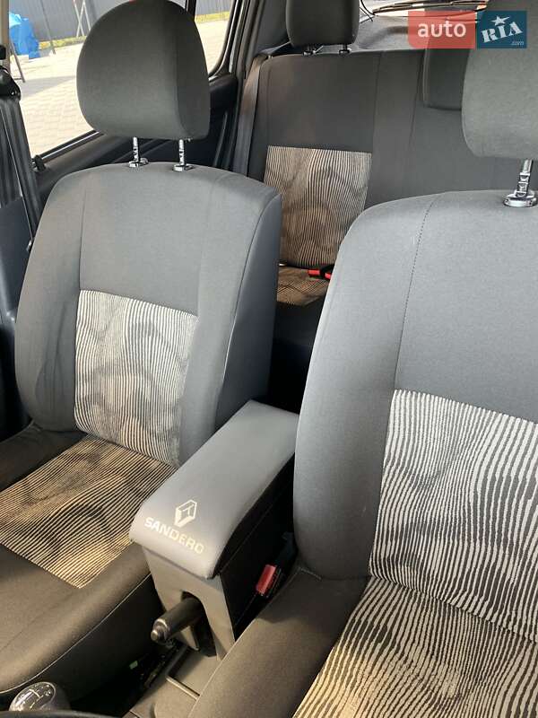 Хетчбек Dacia Sandero 2011 в Полтаві