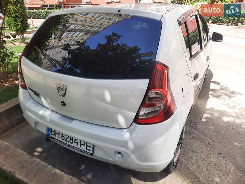 Хэтчбек Dacia Sandero 2009 в Одессе