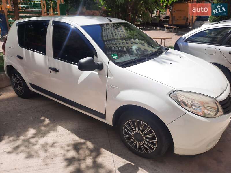 Хэтчбек Dacia Sandero 2009 в Одессе