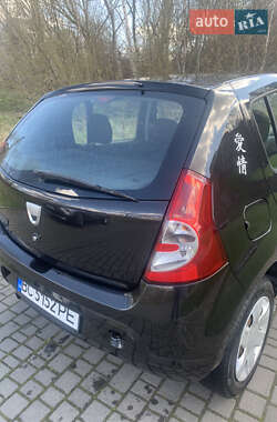 Хэтчбек Dacia Sandero 2010 в Львове