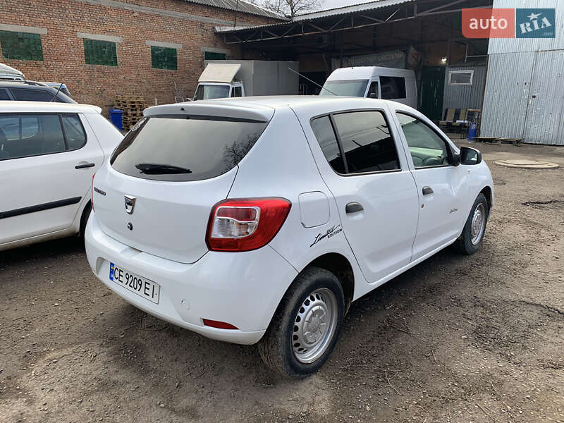 Хэтчбек Dacia Sandero 2014 в Черновцах