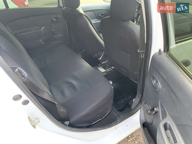 Хэтчбек Dacia Sandero 2014 в Черновцах