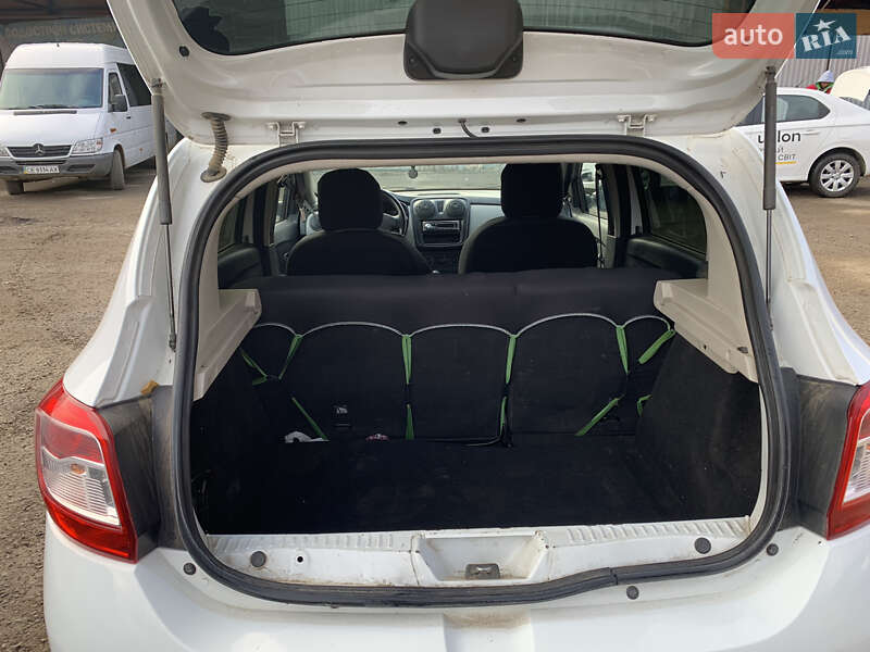 Хэтчбек Dacia Sandero 2014 в Черновцах