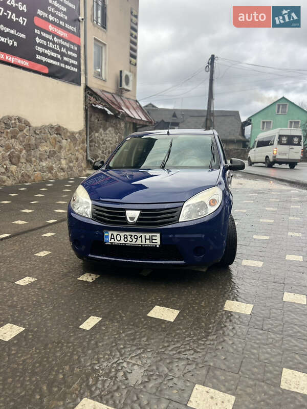 Хетчбек Dacia Sandero 2009 в Міжгір'ї