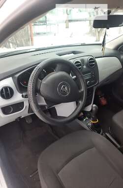 Хэтчбек Dacia Sandero 2014 в 