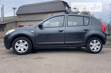 Хэтчбек Dacia Sandero 2008 в Бахмаче