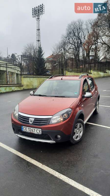 Хэтчбек Dacia Sandero 2010 в Черновцах