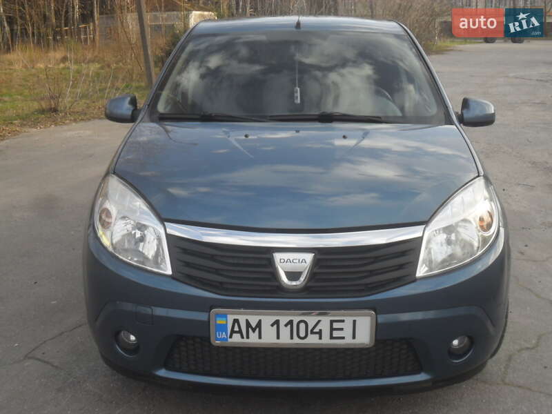 Хэтчбек Dacia Sandero 2009 в Звягеле