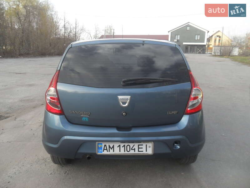 Хэтчбек Dacia Sandero 2009 в Звягеле