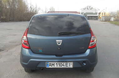 Хэтчбек Dacia Sandero 2009 в Звягеле