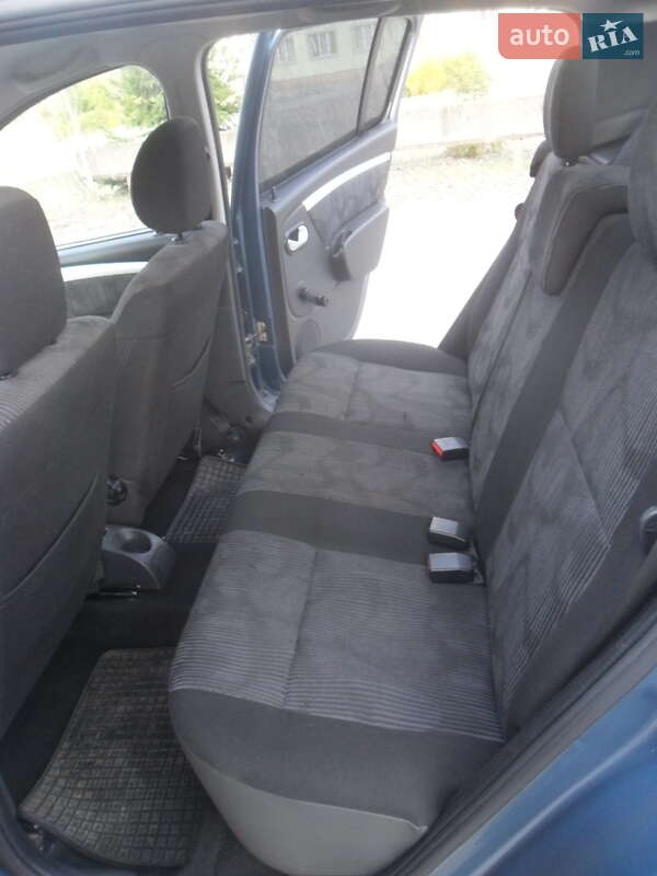 Хэтчбек Dacia Sandero 2009 в Звягеле