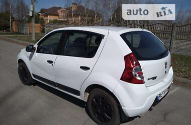 Хетчбек Dacia Sandero 2010 в Дніпрі