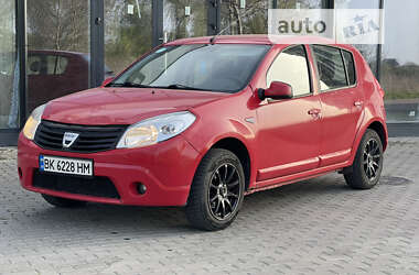 Хэтчбек Dacia Sandero 2009 в Ровно