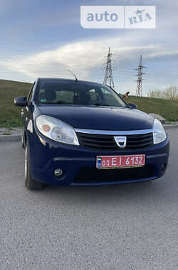 Хетчбек Dacia Sandero 2008 в Дніпрі