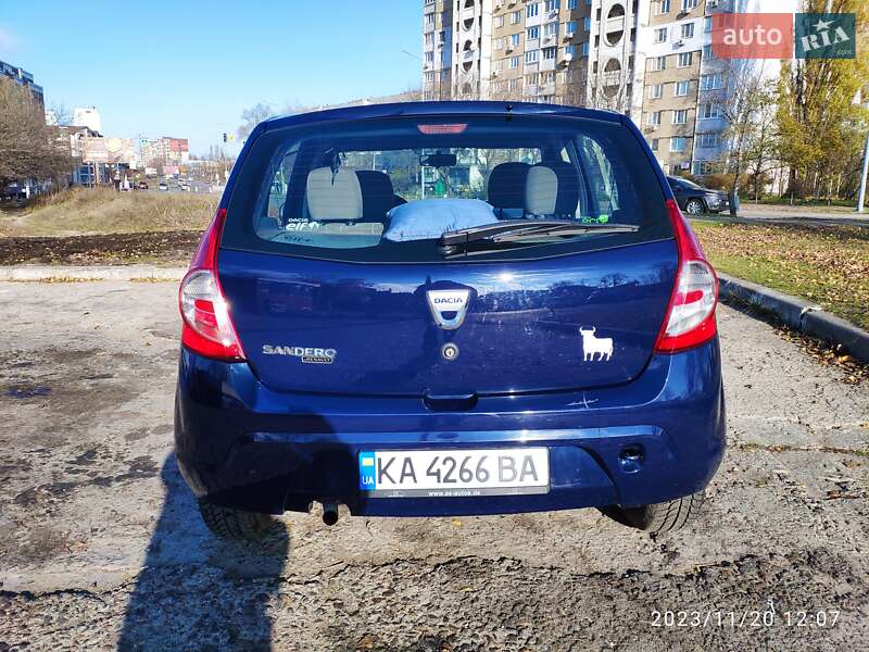 Хэтчбек Dacia Sandero 2010 в Киеве