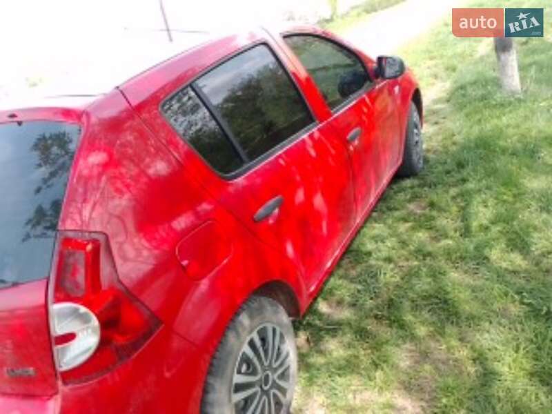Хетчбек Dacia Sandero 2009 в Хмельницькому