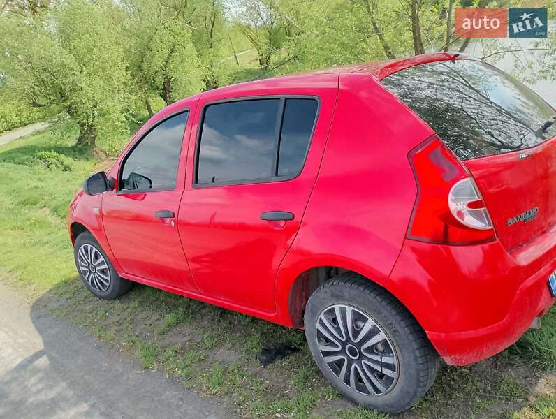 Хетчбек Dacia Sandero 2009 в Хмельницькому