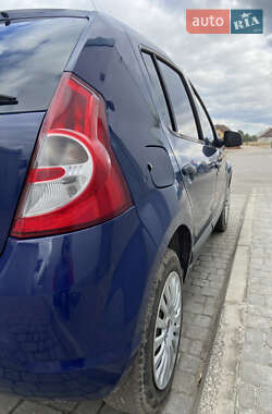 Хэтчбек Dacia Sandero 2009 в 
