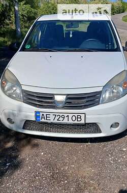Хетчбек Dacia Sandero 2009 в Дніпрі