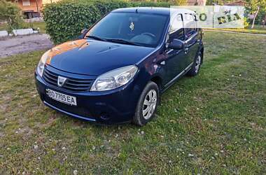 Хэтчбек Dacia Sandero 2010 в Кременце