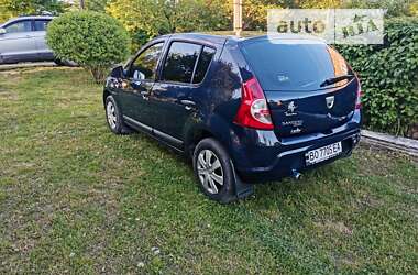 Хэтчбек Dacia Sandero 2010 в Кременце