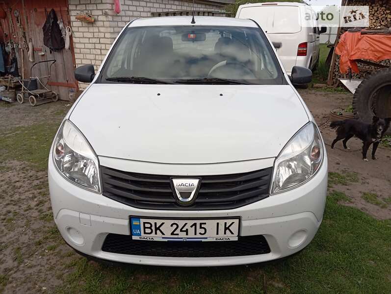 Хэтчбек Dacia Sandero 2009 в Ровно