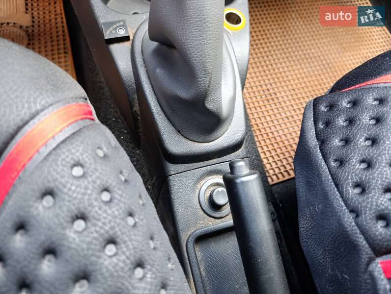 Хетчбек Dacia Sandero 2010 в Дубні