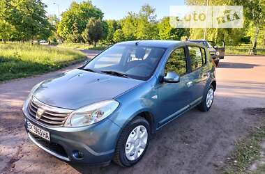 Хэтчбек Dacia Sandero 2009 в Ровно