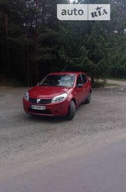 Хэтчбек Dacia Sandero 2010 в Дубно