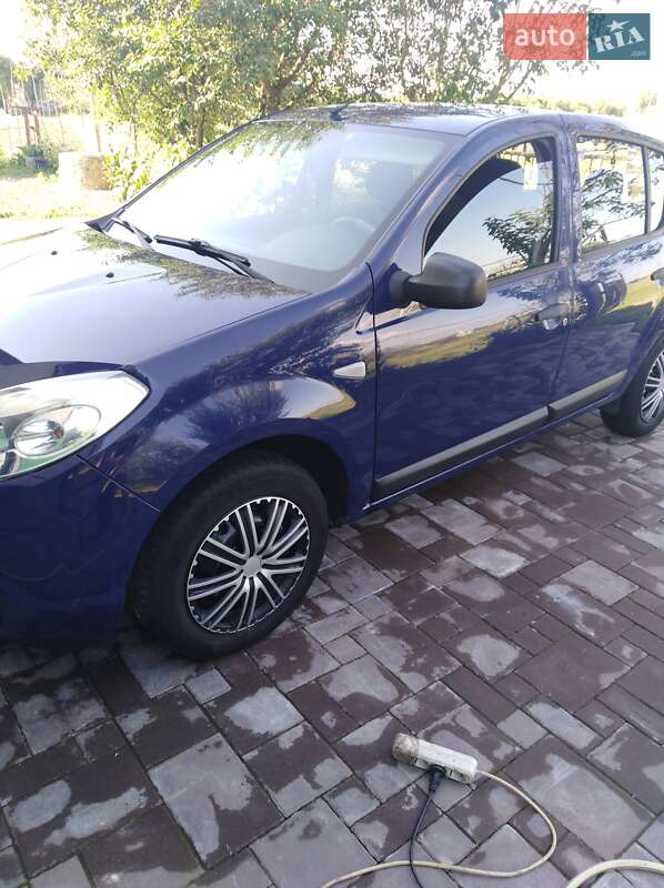 Хетчбек Dacia Sandero 2009 в Жидачові