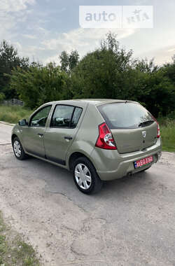 Хэтчбек Dacia Sandero 2009 в Чернигове