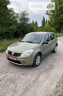 Хэтчбек Dacia Sandero 2009 в Чернигове