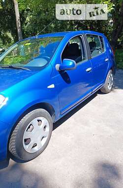 Хэтчбек Dacia Sandero 2010 в Луцке