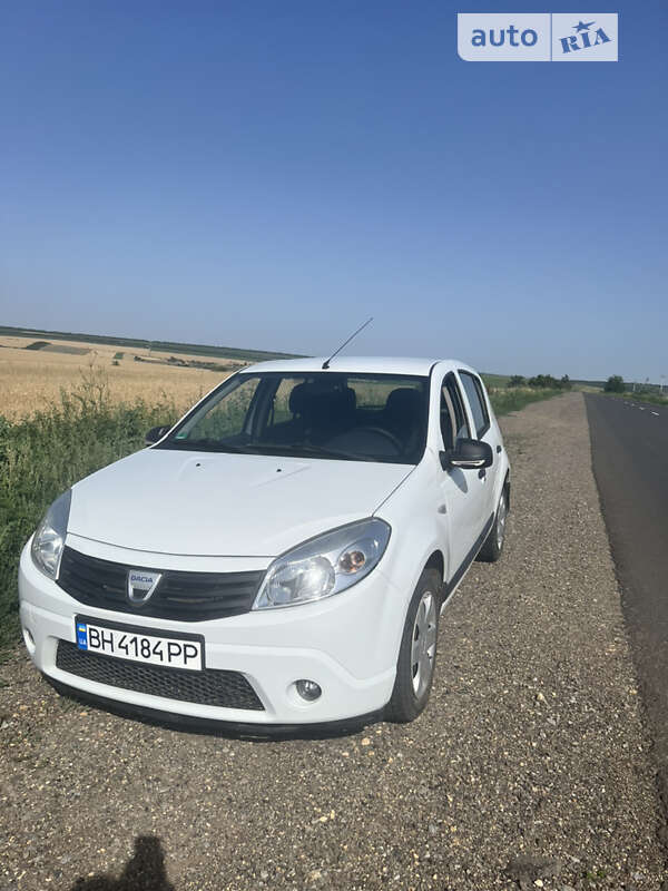 Хэтчбек Dacia Sandero 2009 в Одессе